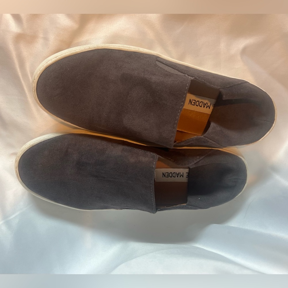 Steve Madden fayna slides. Grey suede size 7.5.